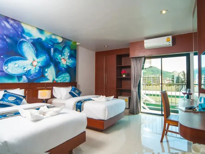 Кату: The Crystal Beach Hotel