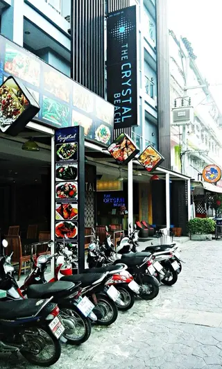 Кату: The Crystal Beach Hotel