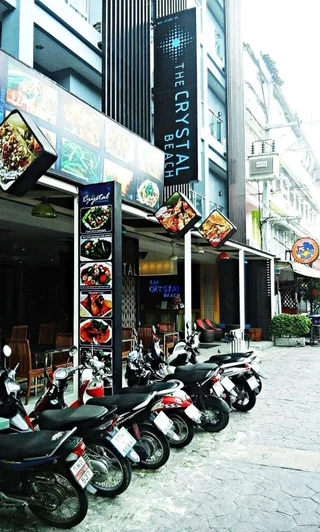 Кату: The Crystal Beach Hotel