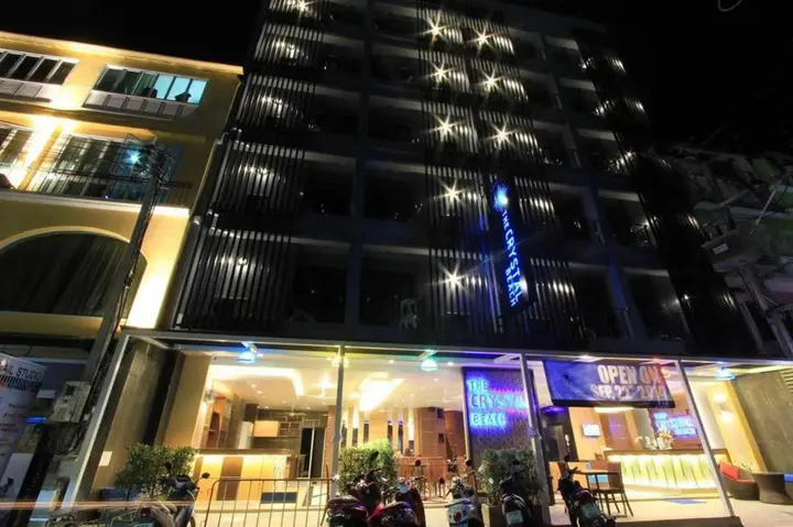 Кату: The Crystal Beach Hotel
