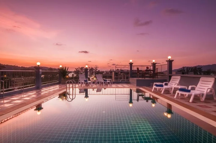 Кату: The Crystal Beach Hotel