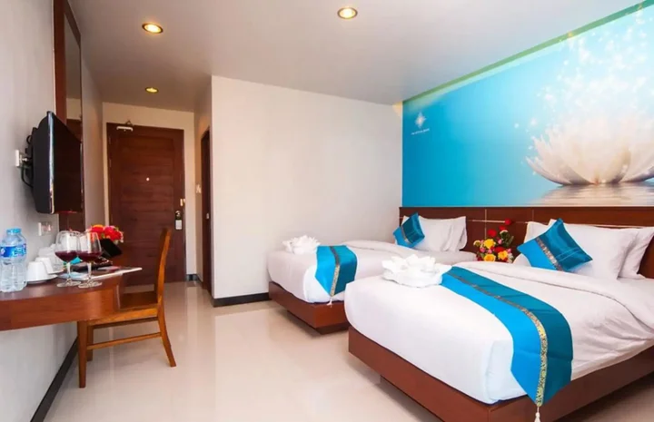 Кату: The Crystal Beach Hotel