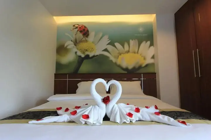 Кату: The Crystal Beach Hotel
