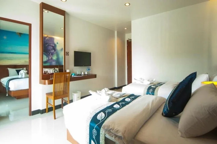 Кату: The Crystal Beach Hotel