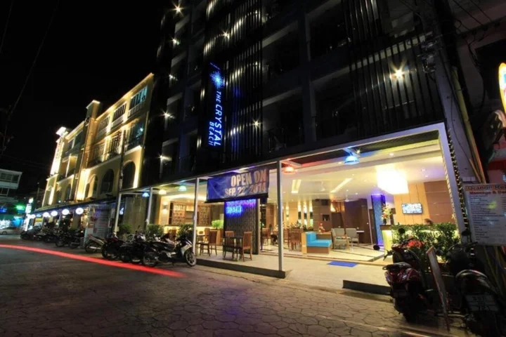 Кату: The Crystal Beach Hotel