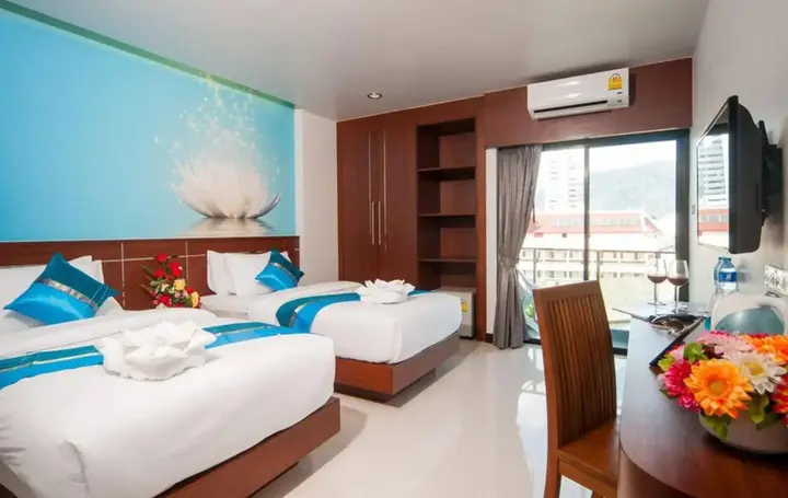 Кату: The Crystal Beach Hotel