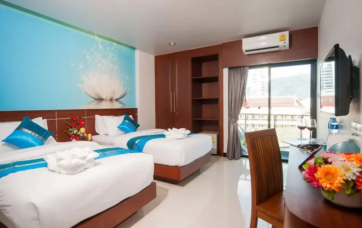Кату: The Crystal Beach Hotel