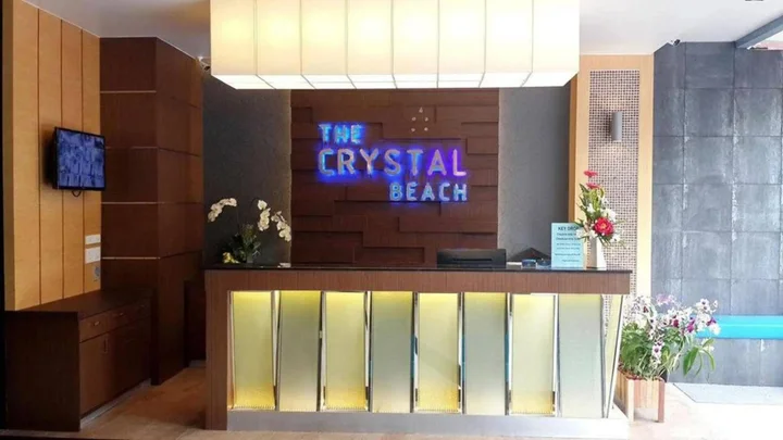 Кату: The Crystal Beach Hotel