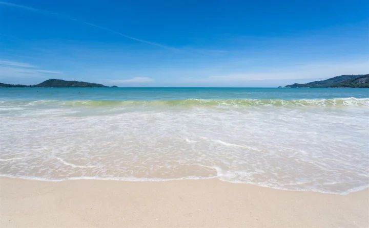 Кату: The Crystal Beach Hotel