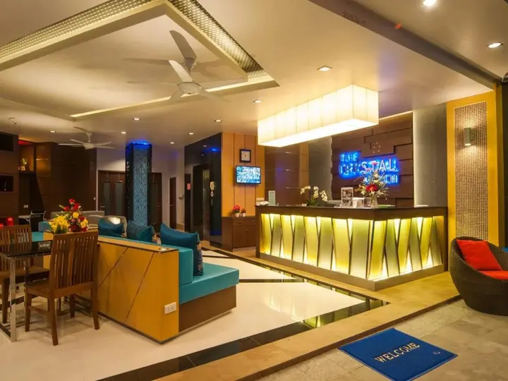Кату: The Crystal Beach Hotel