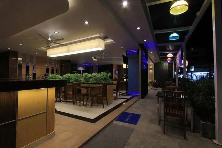 Кату: The Crystal Beach Hotel