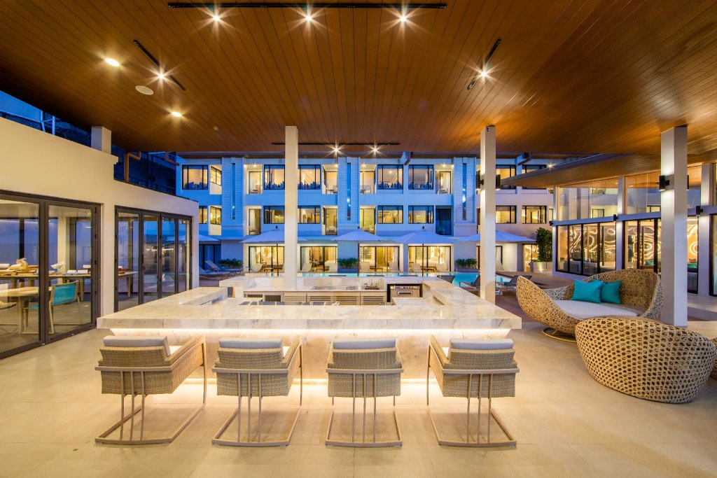 Кату: LIV Hotel Phuket Patong Beachfront