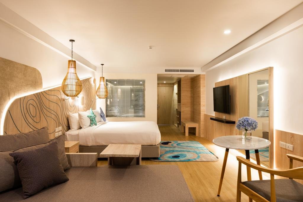 Кату: LIV Hotel Phuket Patong Beachfront