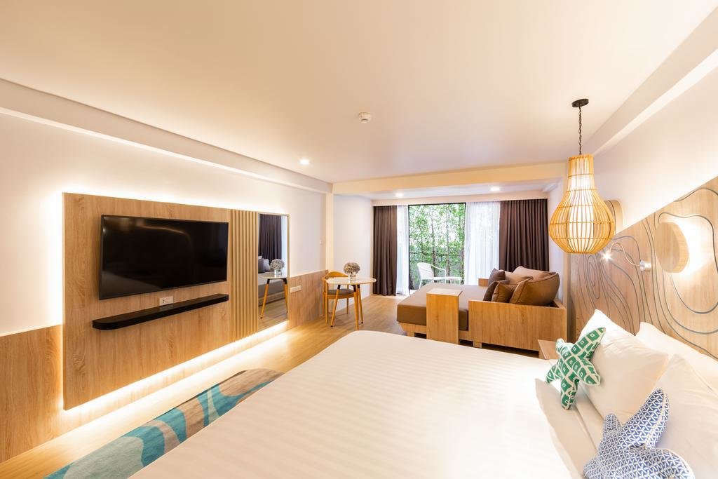 Кату: LIV Hotel Phuket Patong Beachfront