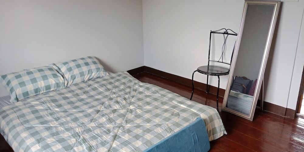 Прачуапкхирикхан: Vintage Wooden House 177