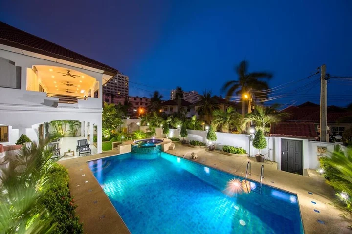 Паттайя: Royal Park Apartments