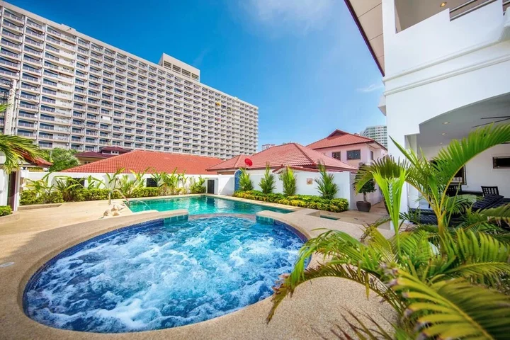 Паттайя: Royal Park Apartments