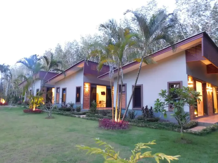 Тхаланг: Phuket Sirinapha Resort