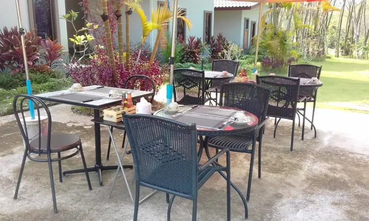 Тхаланг: Phuket Sirinapha Resort