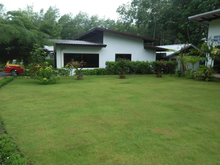Тхаланг: Phuket Sirinapha Resort