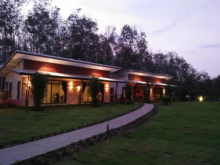 Тхаланг: Phuket Sirinapha Resort