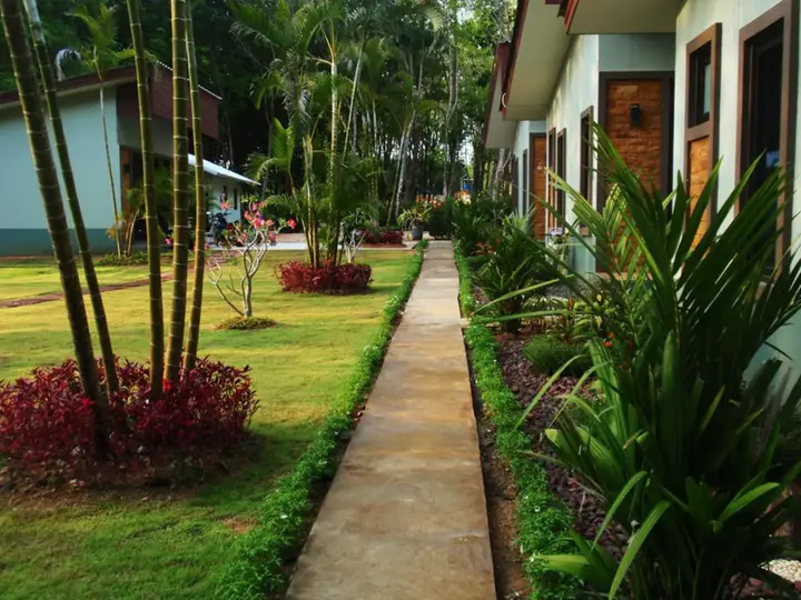 Тхаланг: Phuket Sirinapha Resort