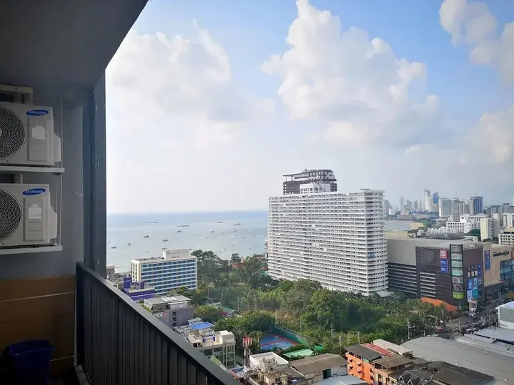 Паттайя: The Base Pattaya by Smart Delight