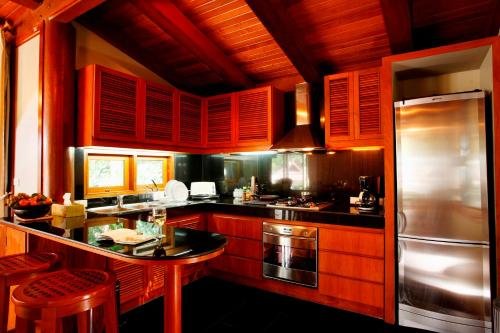 Тхаланг: 3-Bedroom Seaview Villa at Surin Beach