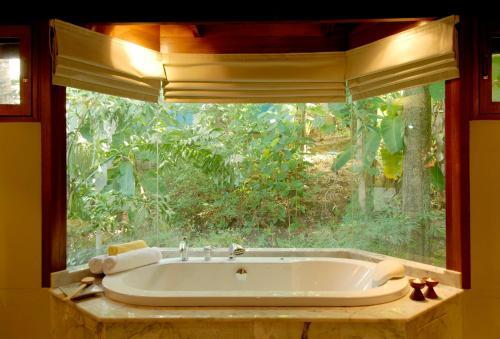3-Bedroom Seaview Villa at Surin Beach — фото 2