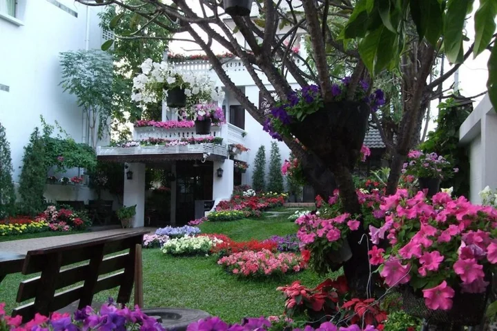 Чиангмай: Rachamankha Flora House