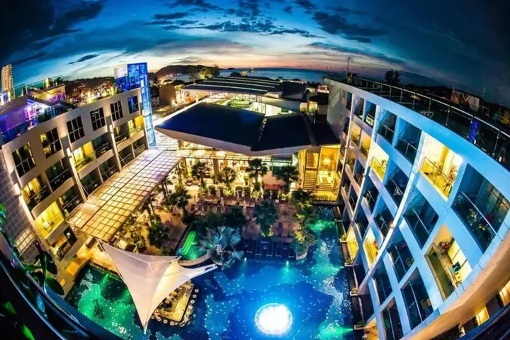Пхукет: Курортный отель The Kee Resort & Spa