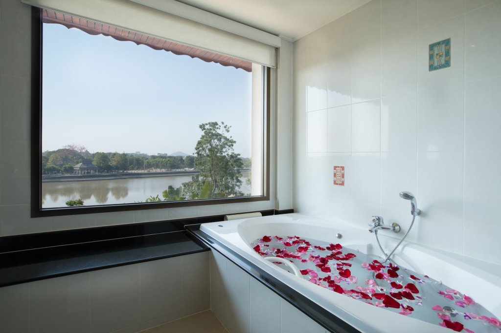 Чианграй: The Imperial River House Resort