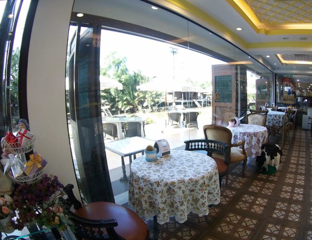Ампхава: Chuchai Buri Sri Amphawa