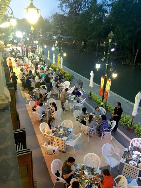 Ампхава: Chuchai Buri Sri Amphawa