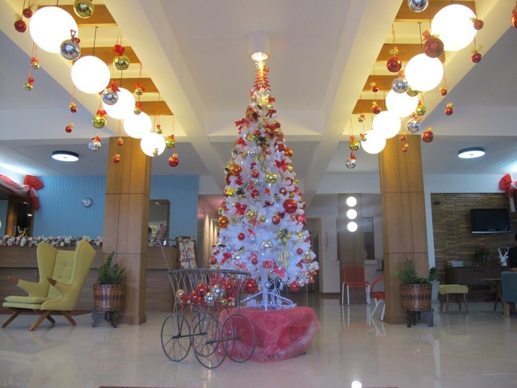 Мей-Сот: J2 Hotel
