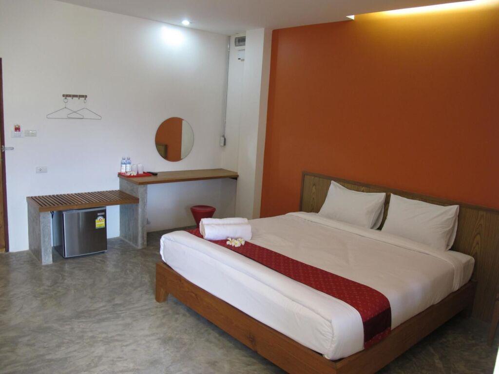 Мей-Сот: J2 Hotel