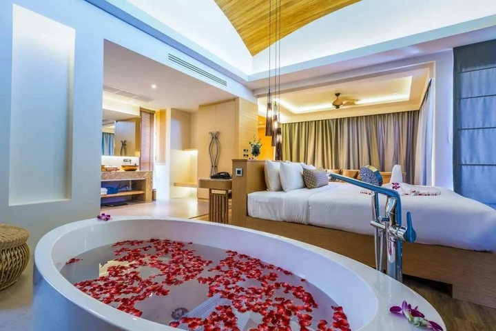Кату: Crest Resort & Pool Villas