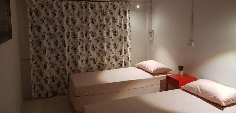 Чонбури: Alice Hostel