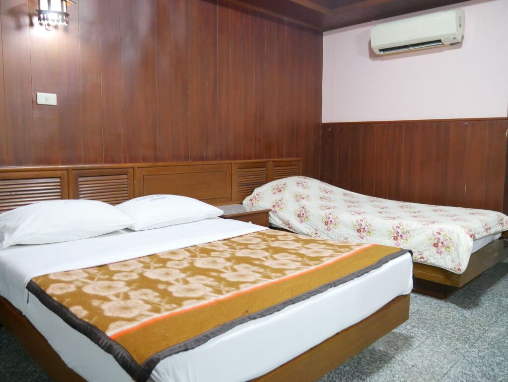 Пхитсанулок: Salathai Hotel