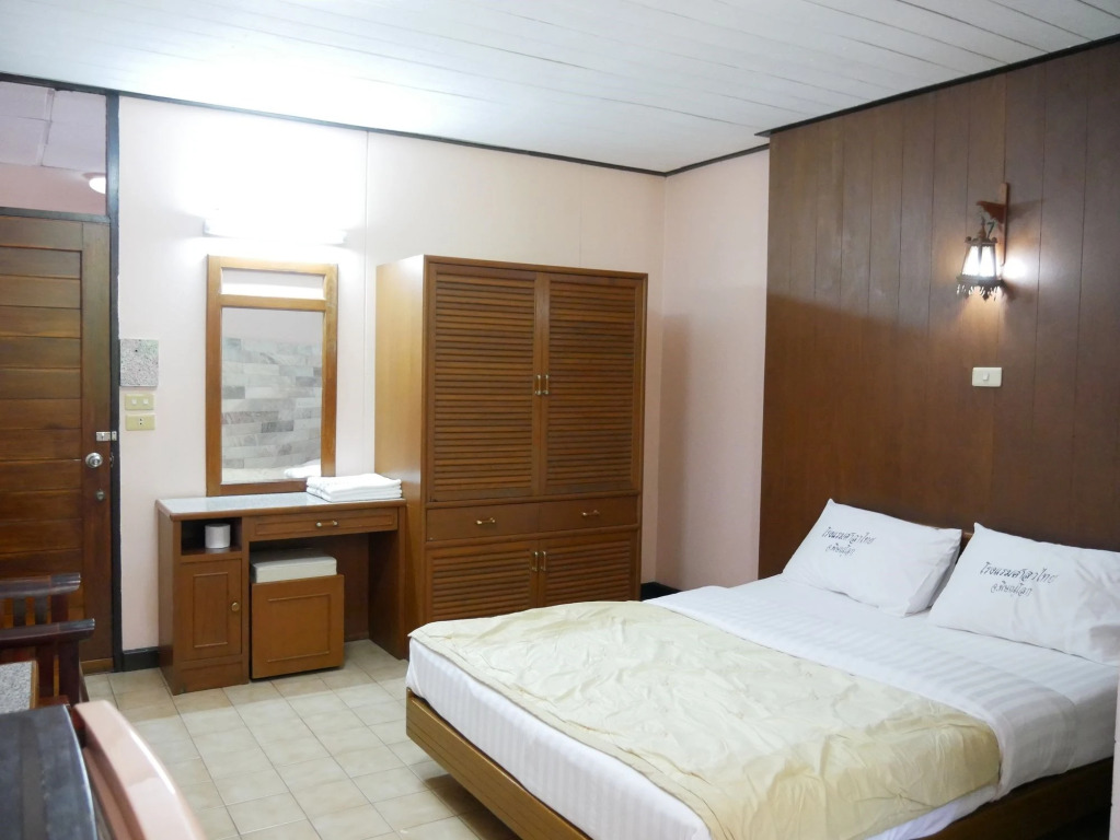 Пхитсанулок: Salathai Hotel