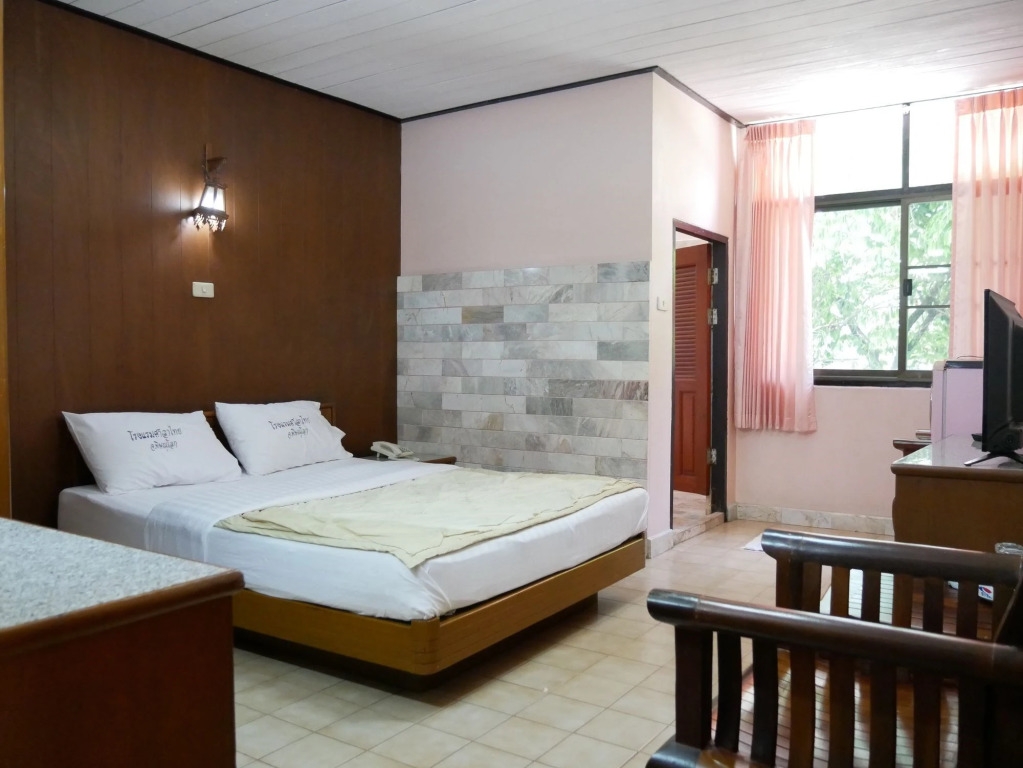 Пхитсанулок: Salathai Hotel