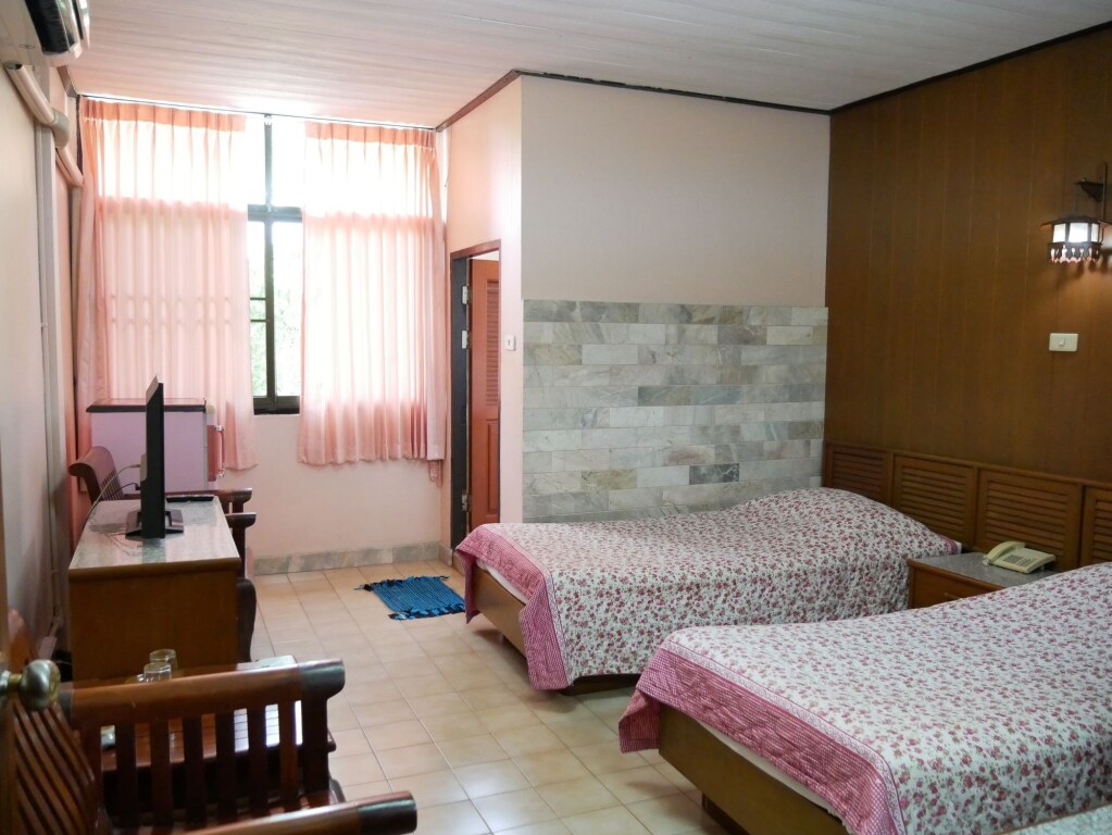 Пхитсанулок: Salathai Hotel