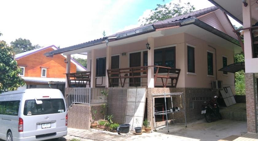 Тхаланг: Chamil House