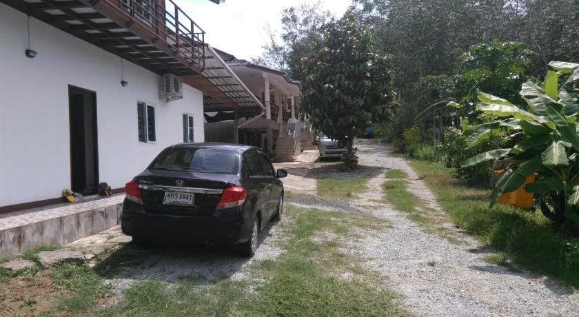 Тхаланг: Chamil House
