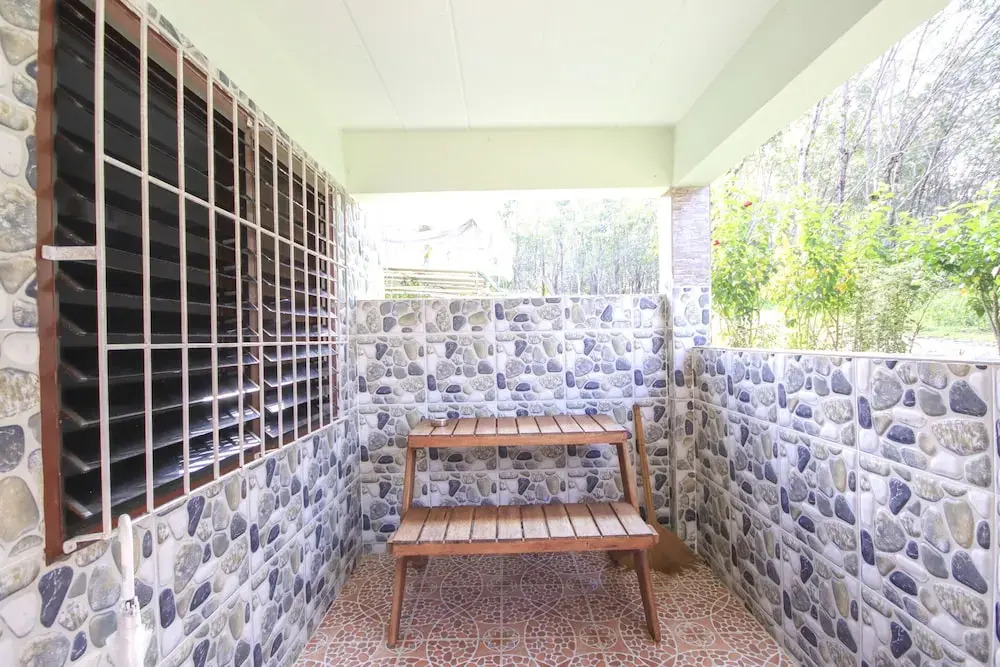 Тхаланг: Chamil House