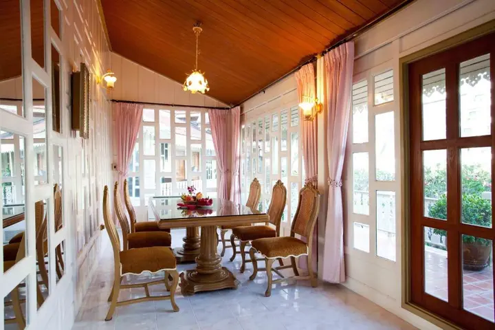 Чаам: The Cha-am Methavalai Hotel