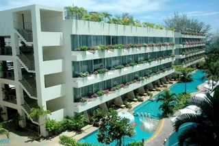 Чаам: The Cha-am Methavalai Hotel
