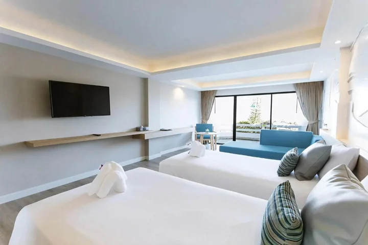 Чаам: The Cha-am Methavalai Hotel