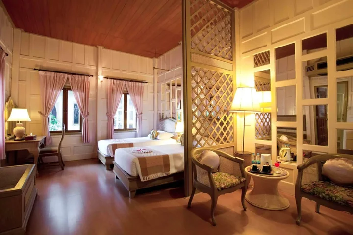Чаам: The Cha-am Methavalai Hotel