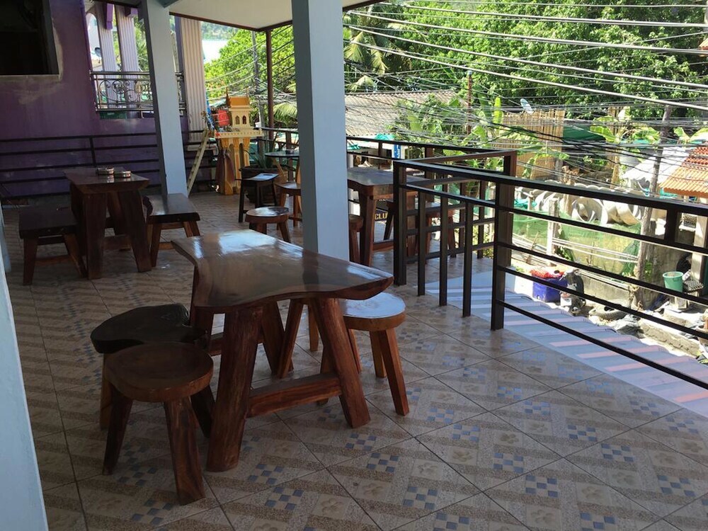 Остров Тау: U&I Hostel